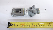 Load image into Gallery viewer, 5007400 TW-12 - Bendix - Control Valve
