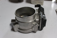 Load image into Gallery viewer, Fomoco BR3E-9F991-AE Throttle Body broken connector.
