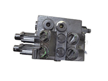 Load image into Gallery viewer, SAUER DANFOSS 156B7005 2 SPOOL VALVE John Deere RE60527
